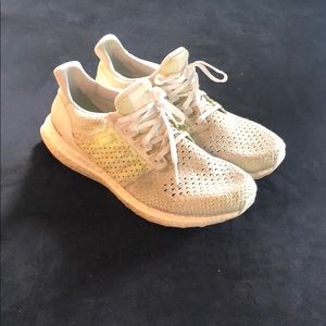 US Mens size 8.5 adidas ultra boost.